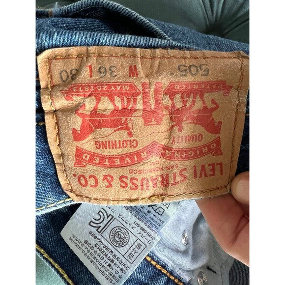 Levi's Cut Off Shorts Size 36 Blue Faded Denim Jean Bermuda Jorts Grunge Skater - Picture 6 of 6